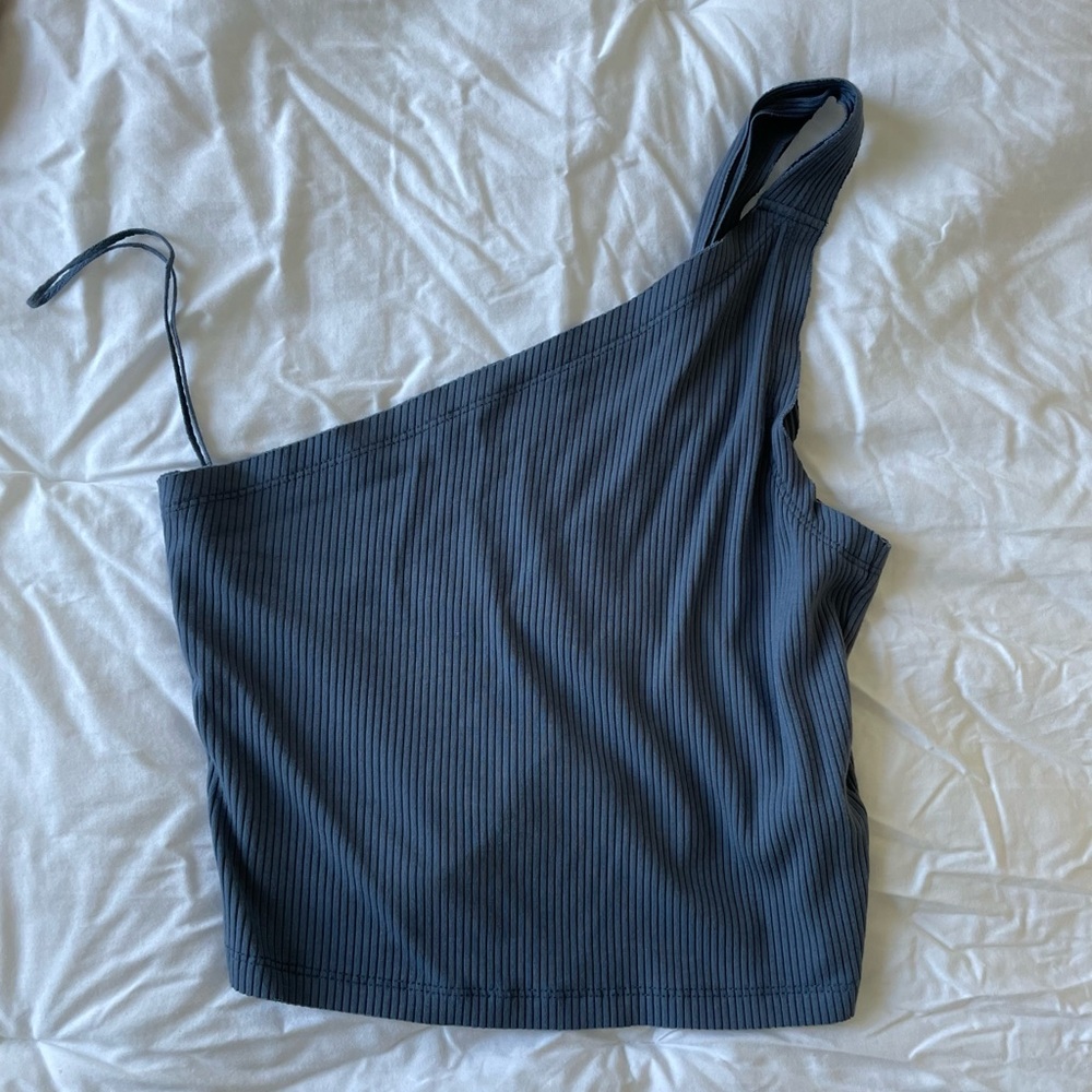 Cropped one shoulder tank